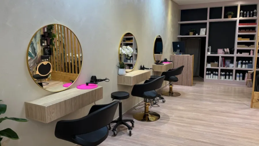 Détails et matériaux nobles du salon