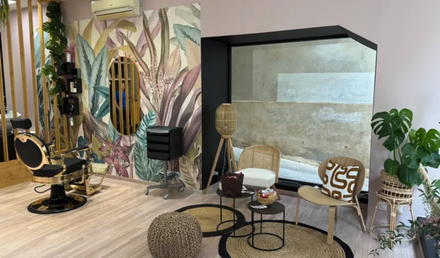 Espace détente et coiffage du salon